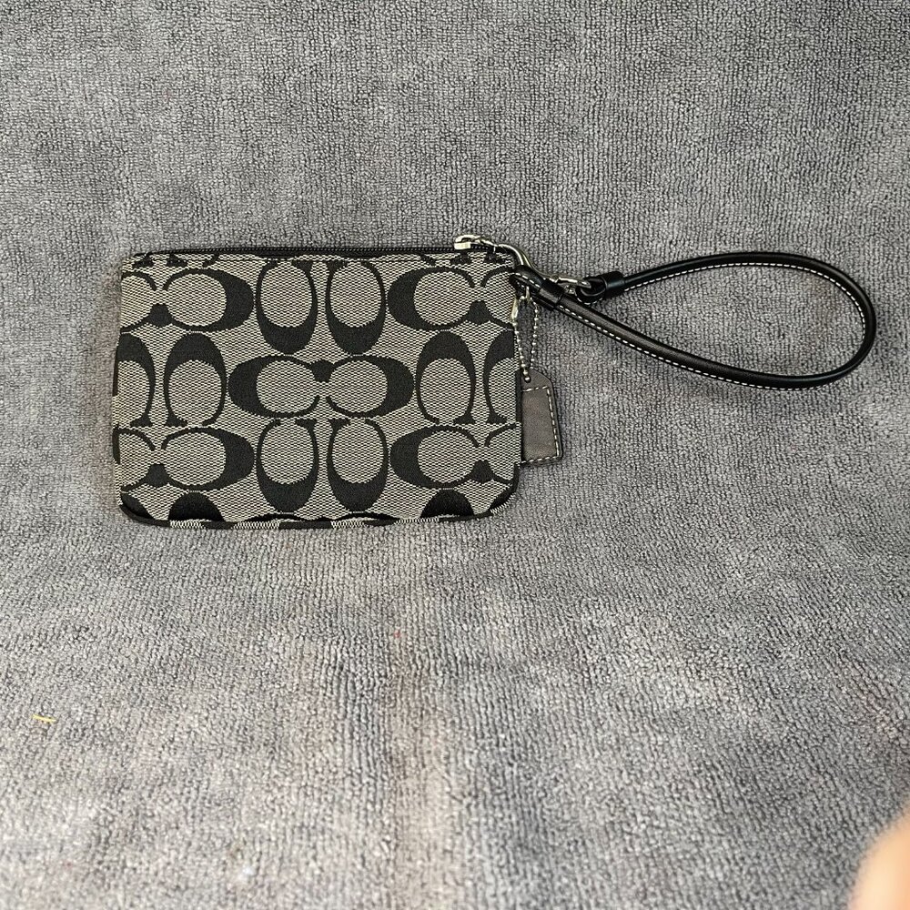NWOT Vintage Coach Wristlet in Large Signature Black Canvas